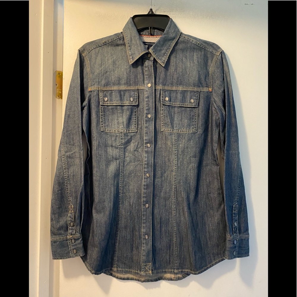 ⚫️ New Tommy Hilfiger denim shirt small snaps